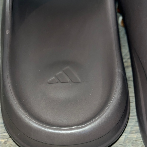 ADIDAS YEEZY SLIDES - Dark Brown - MEN'S SIZE 8 - Picture 3 of 9